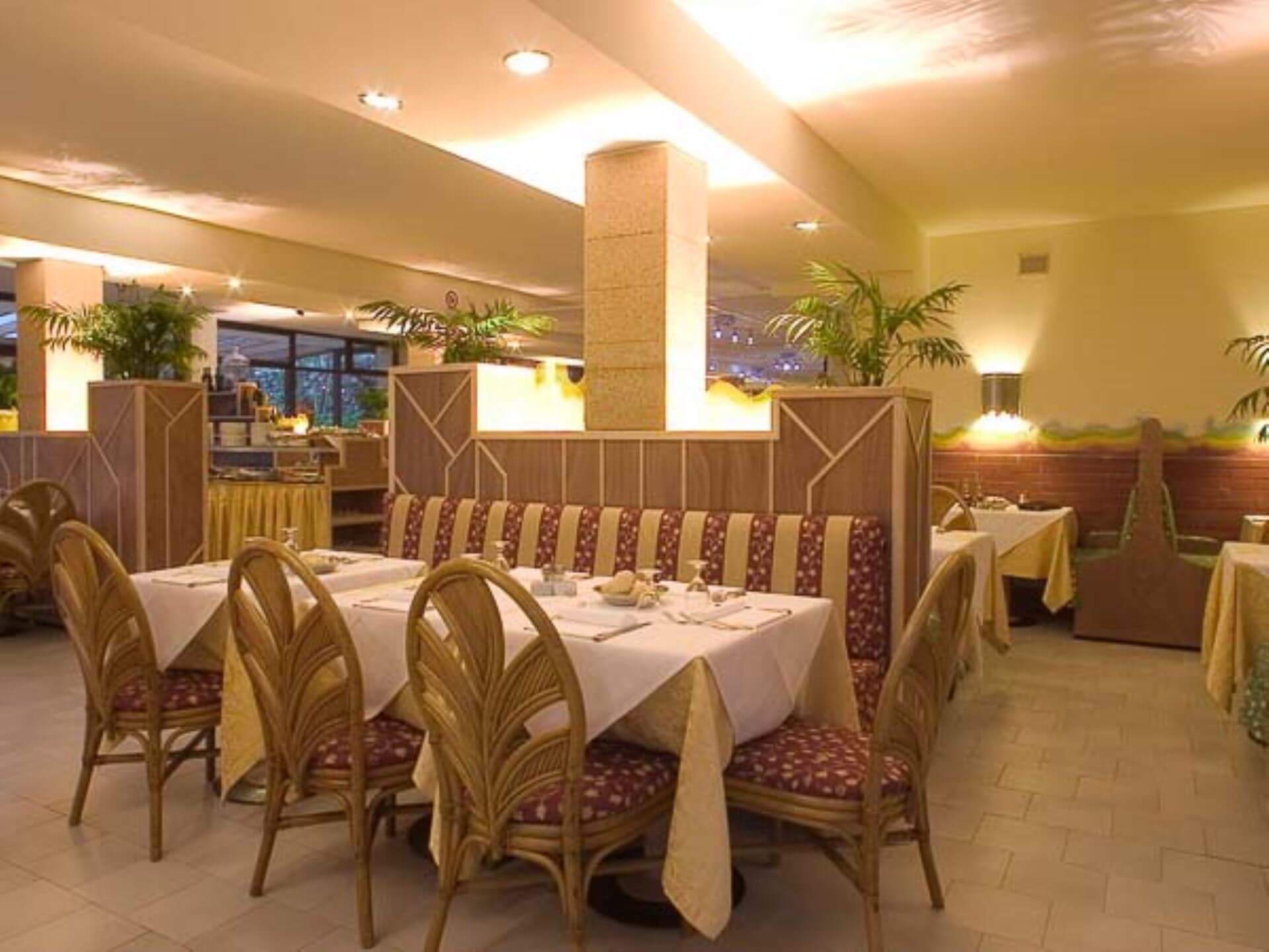 hotel-dei-coralli-sala-ristorante