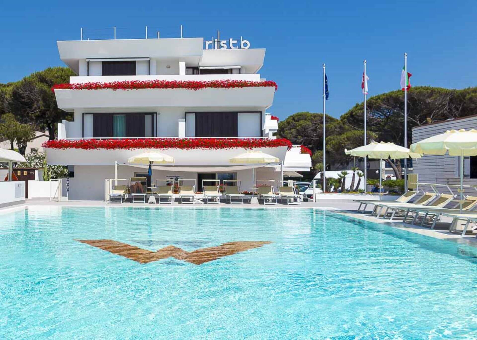 hotel-montecristo-marina-di-campo-piscina