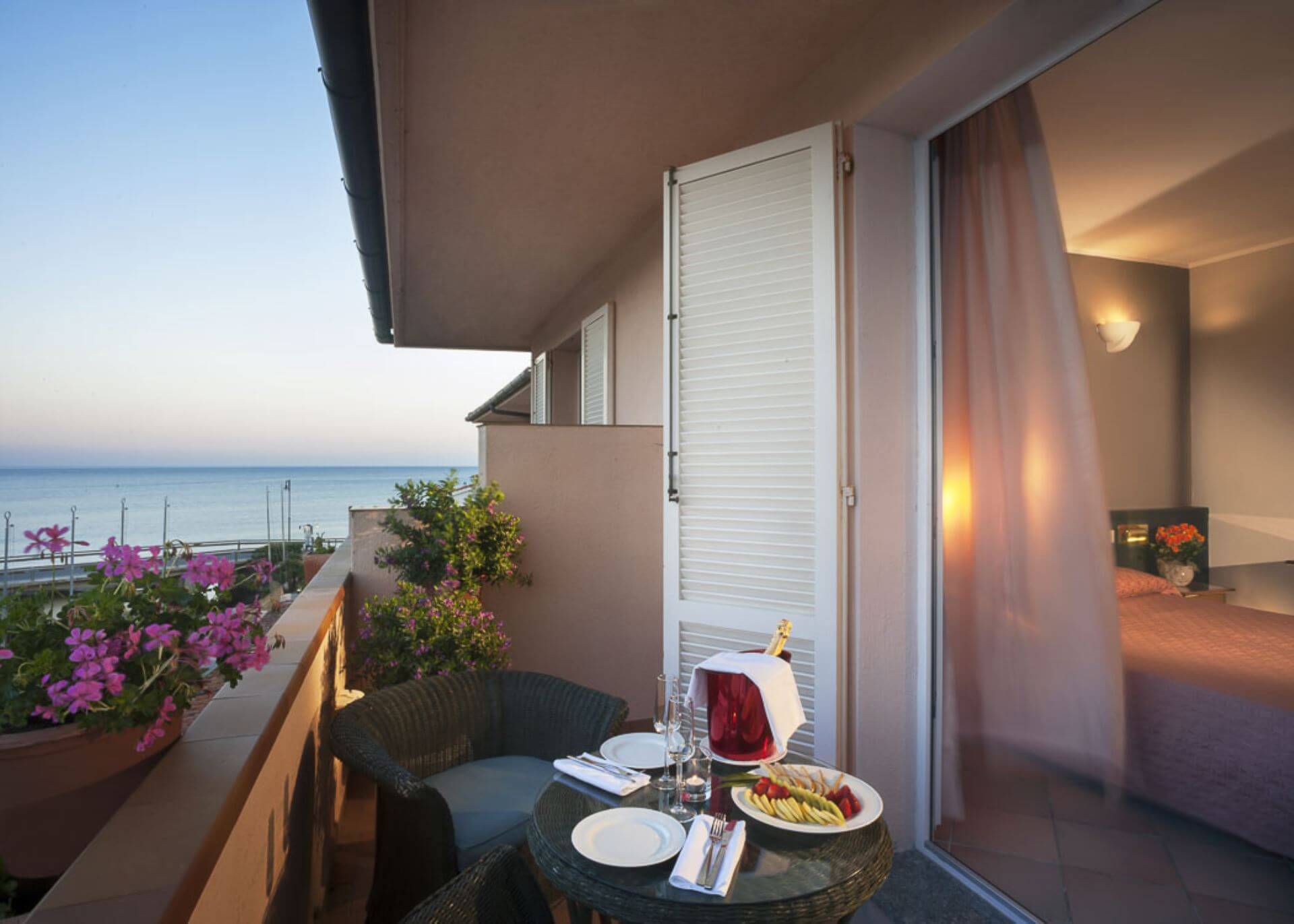 hotel-riva-del-sole-camera-balcone
